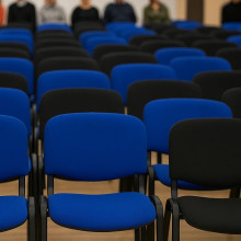 #29 CONFCH BE - Konferenční židle stohovatelná, modrá