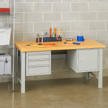 Pracovní stůl se 3 závěsnými zásuvkami a skříňkou, s nastavitelnými nohami, 1700 mm