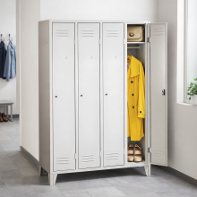 4-dveřová šatní skříň s dlouhými dveřmi a nožičkami