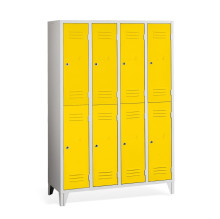 8-dveřová šatní skříň s krátkými dveřmi a nožičkami