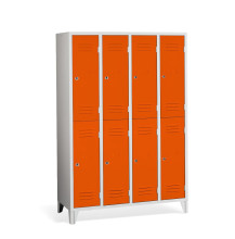 8-dveřová šatní skříň s krátkými dveřmi a nožičkami