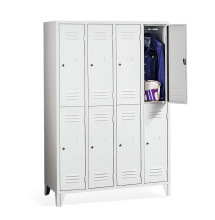 8-dveřová šatní skříň s krátkými dveřmi a nožičkami