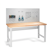 Perforovaný panel k pracovním stolům včetně spojovacích držáků, 1500 mm