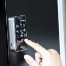 Elektronický kódový a RFID zámek