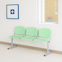 3místná sedací lavice do čekárny s plastovými sedacími částmi.