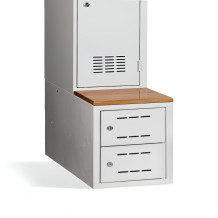 Dvoudveřová skříňka na boty.