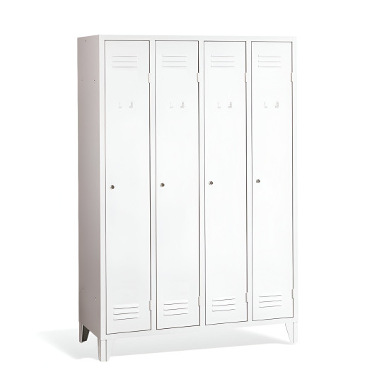 4-dveřová šatní skříň s dlouhými dveřmi a nožičkami